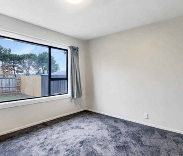 Spacious Four Bedroom Home - Photo 3