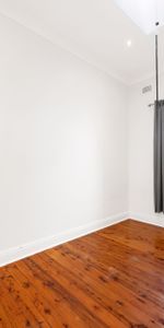 Semi like Two Bedroom with Own Entrance - Bondi - Photo 3