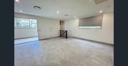 NEWELY RENOVATED FAMILY HOME - Photo 4