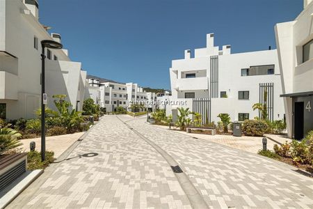 Apartamento en Estepona, Estepona, alquiler - Photo 2