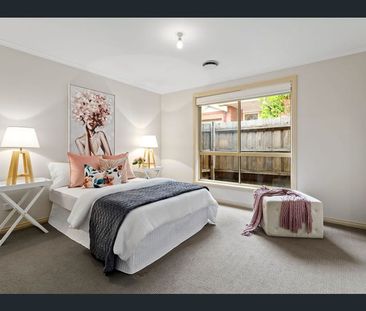 Stylish Single-Level Living with Street Frontage, Private Driveway & Superb Outdoor Space - Photo 5