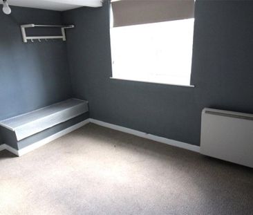 2 bedroom end of terrace house to rent - Photo 3