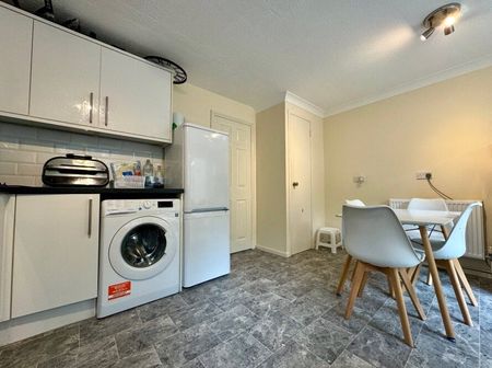 Alderwood, Chineham, Basingstoke, Hampshire, RG24 - Photo 3