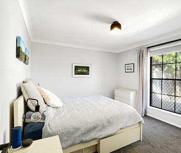 Pure Style and Elegance - Photo 5