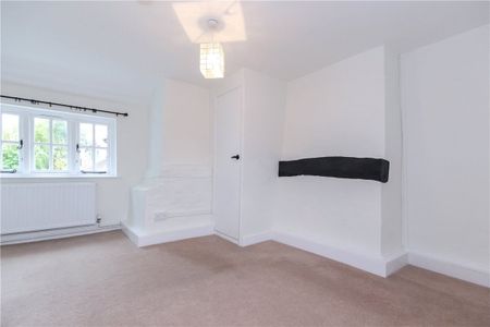 A pretty mid terrace period cottage situated to the South of Oxford. Ideally suitable for a single occupant. - Photo 4