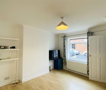 2 bedroom terraced house to rent - Photo 2