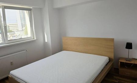 Piata romana metrou renovat recent amenajat - Fotografie 2