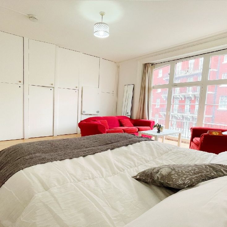 Extraordinary opportunity in Hyde Park! - Photo 1