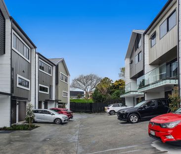 Howick - Executive Modern Townhouse - New Build - Photo 5