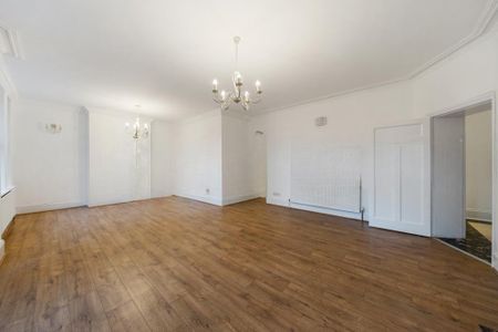 4 bedroom apartment to rent - Photo 4