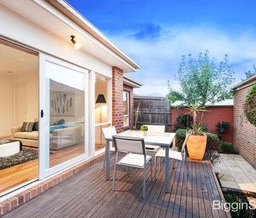 Elegant Contemporary Living! - Photo 1
