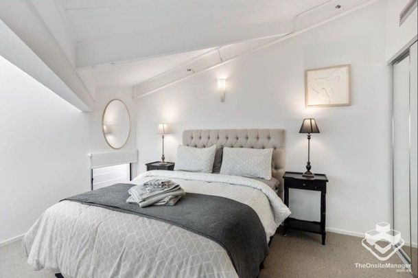 LOCATION ! LOCATION! - Photo 1