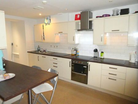1 bedroom in a house share to rent - Photo 4