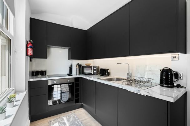 1 Bed Flat, Short Term Lets, BN1 - Photo 1