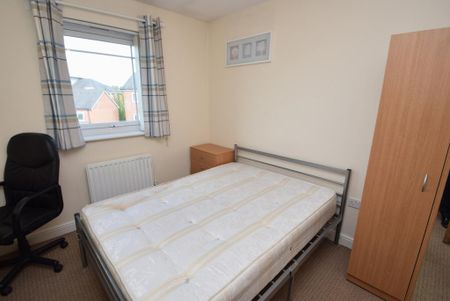 4 bedroom semi-detached house to rent - Photo 5