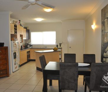 SPACIOUS UNFURNISHED 2 BED 2 BATH APARTMENT WITH Private Garden - Photo 5