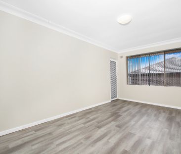 Neat two bedroom apartment in ideal location - Photo 2