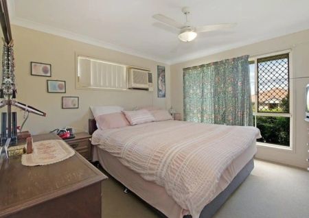 “Comfortable Family Living in a Quiet Court Location” - Photo 2