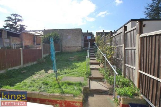 3 Bedroom House - Terraced To Let - Photo 1