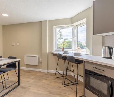 1 bedroom in a flat share to rent - Photo 4