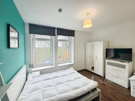 1 bedroom in a house share to rent - Photo 2