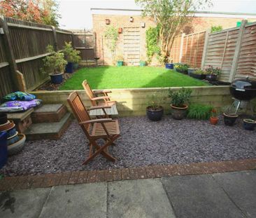 3 bedroom end of terrace house to rent - Photo 3