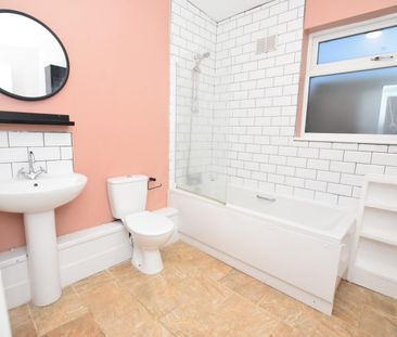 3 bedroom House To Let - Photo 4