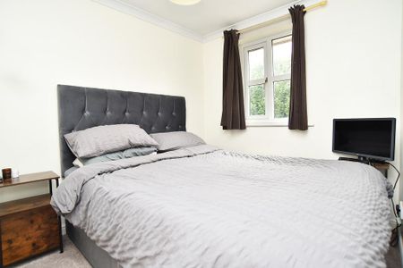 4 bedroom semi-detached house to rent - Photo 5