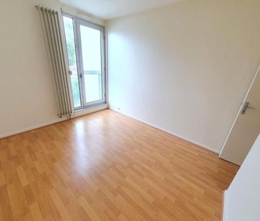 Location Appartement 4 pièces 90m² CHAMALIERES 63400 - Photo 3
