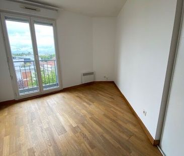 Location Appartement 3 pièces 59m² NOISY LE GRAND 93160 - Photo 2