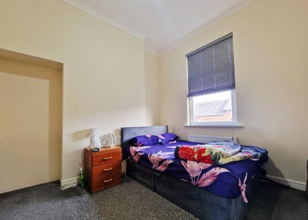 3 bedroom terraced house to rent - Photo 3