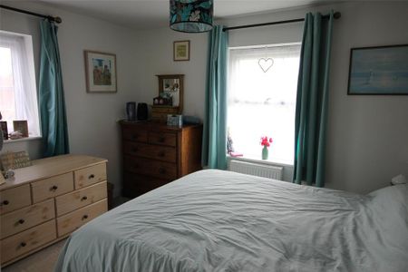 4 bedroom detached house to rent - Photo 5