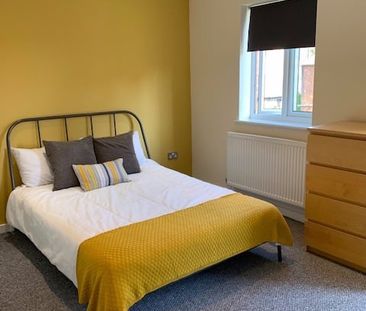 4 Bed Semi-Detached House, Radcliffe Mount, NG2 - Photo 4