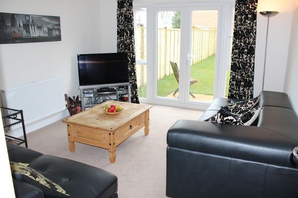 3 bedroom semi-detached house to rent - Photo 1
