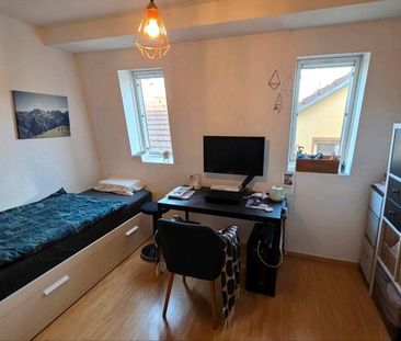 Schöne helle Dachgeschosswohnung im Herzen von Stuttgart-West - Photo 1