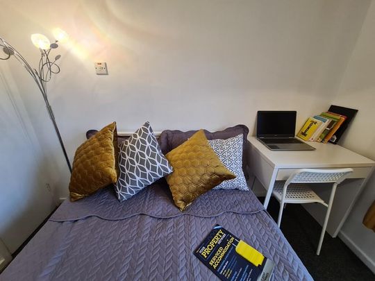 3 bedroom flat to rent - Photo 1