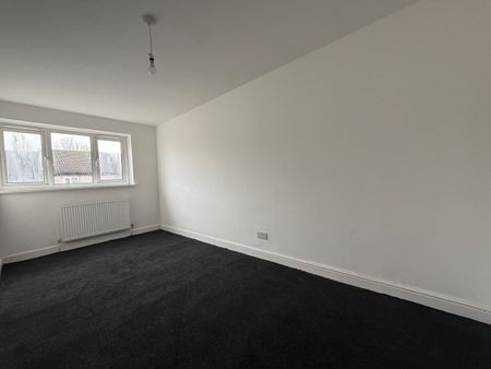 4 Bed Terraced House, Cottingley Drive, LS11 - Photo 5