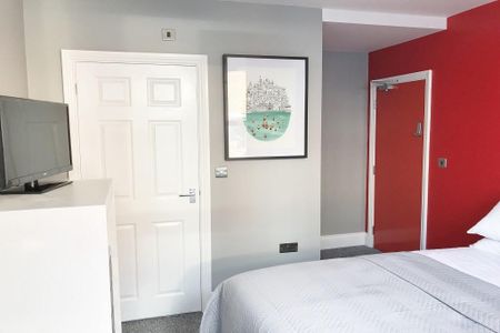 1 bedroom in a house share to rent - Photo 2