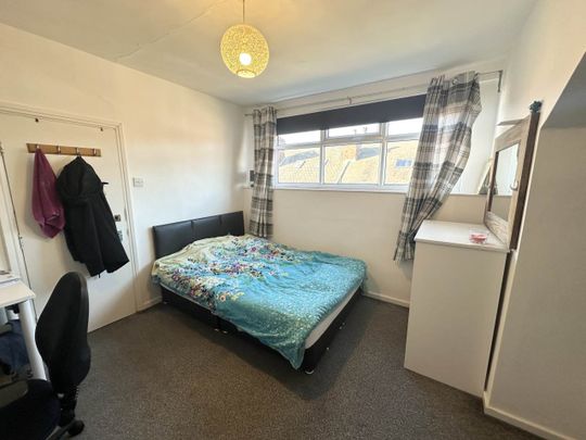 Edinburgh Grove (room 4), Armley, Leeds - Photo 1