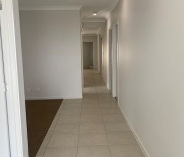 MODERN 4-BEDROOM FAMILY HOME, AVAILABLE AND READY FOR YOUR FAMILY NOW! - Photo 5