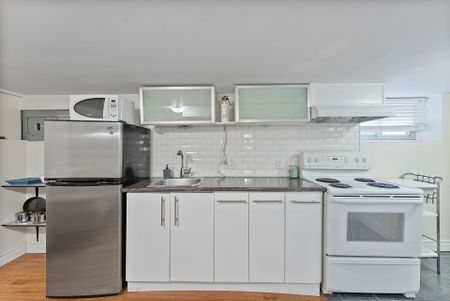 For Lease - 32 Chamberlain Avenue Unit# Lower, Toronto, Ontario - Photo 4