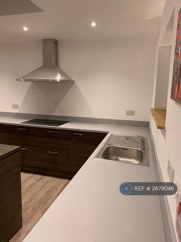 1 bedroom in a house share to rent - Photo 3