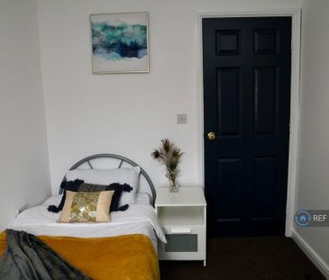 1 bedroom in a house share to rent - Photo 2