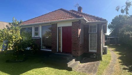 Four Bedroom Home - Rosyln - Photo 3