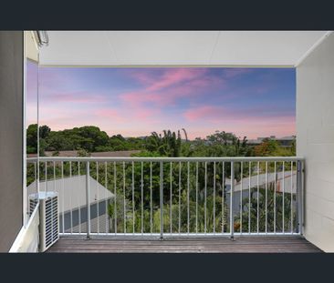 2/33 Murray Street, North Ward, Qld 4810 - Photo 6