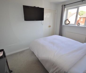 2 bedroom end of terrace house to rent - Photo 5