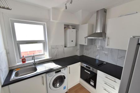 3 bedroom apartment to rent - Photo 4