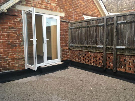 2 bedroom flat to rent - Photo 1