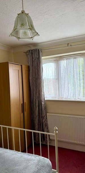 Room in a Shared House, Heathhurst Road, CR2 - Photo 1