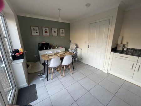 3 bedroom terraced house to rent - Photo 2